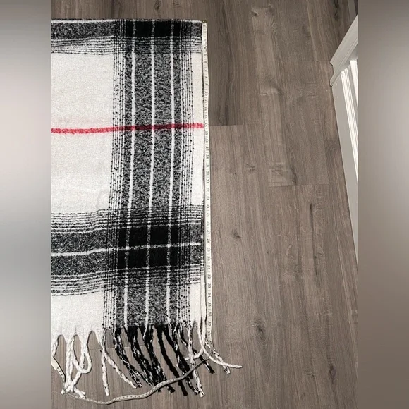 ❥𝗔𝗥𝗗𝗘𝗡𝗘: Plaid Blanket Scarf - Picture 5 of 7